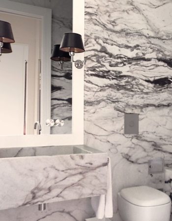 For the Ciompi house, elegant bathrooms in "Arabescato" marble have been created. Thanks to a careful choice of cuts, the rooms present themselves with a fascinating decorative composition.
[wp-svg-icons icon="search-2" wrap="h1"]