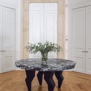 Made travertine finishes for Ciompi house. Damiani Marmi has also created a precious top in "Grand antique" marble for a circular table with a creative design.
[wp-svg-icons icon="search-2" wrap="h1"]