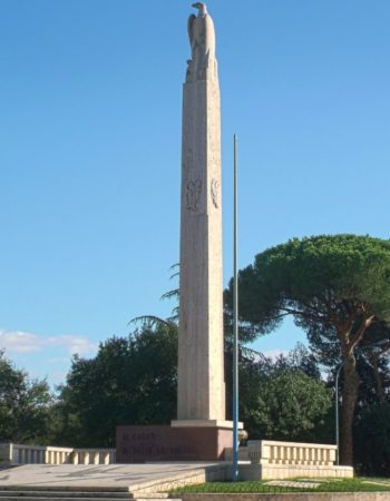 Ricavato da unico monolite di travertino lo storico monumento ai caduti nel parco comunale di Latina. Realizzato con lastre di Travertino, il monumento commemorativo, in ricordo della scomparsa dei magistrati Giovanni Falcone e Paolo Borsellino.
[wp-svg-icons icon="search-2" wrap="h1"]