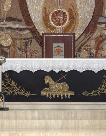 Altar made of Travertine and "Absolute Black" marble for the historic Church of San Marco in Latina.
[wp-svg-icons icon="search-2" wrap="h1"]