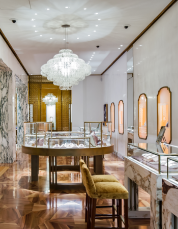 Orlando: counters in pavonazzetto, portali in breccia imperiale.
Courtesy of Bulgari
[wp-svg-icons icon="search-2" wrap="h1"]